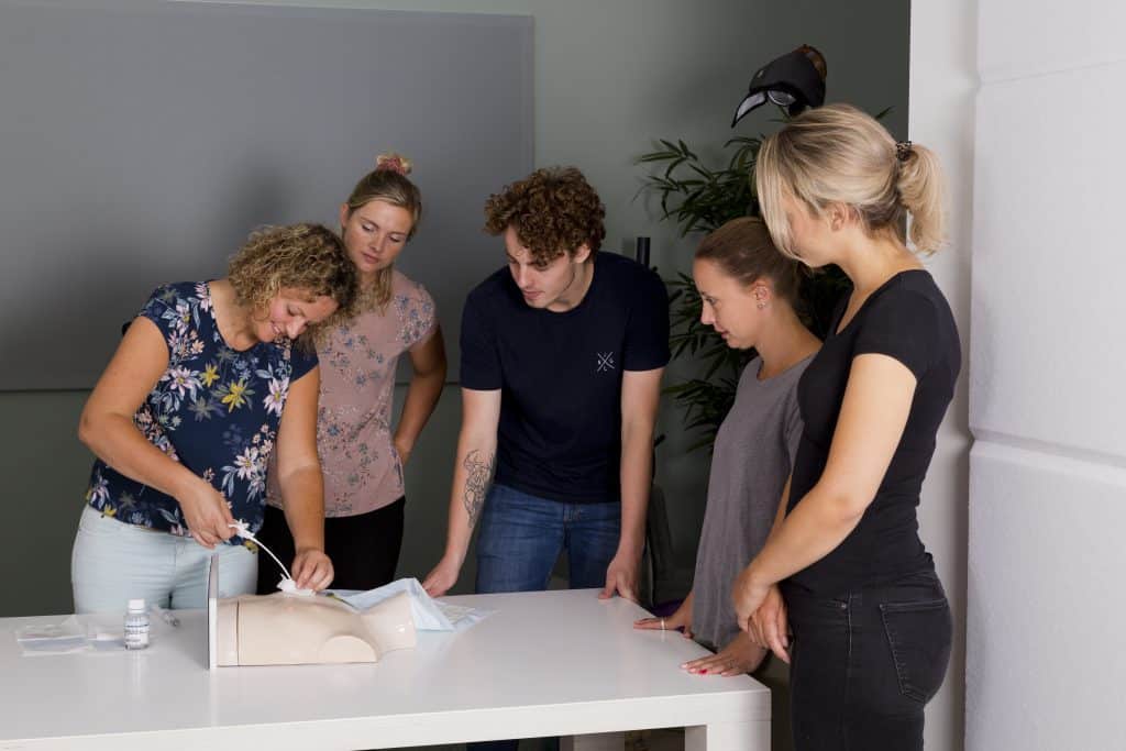 KMBV Zorgopleidingen - trainers en toetsers